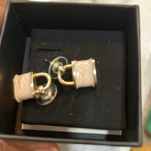 Chanel lock pink resin earrings(enamel) - Picture 4 of 6